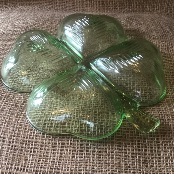 Rare Vintage Large Shamrock / Four Leaf Clover Green Glass Dish - Picture 5 of 6